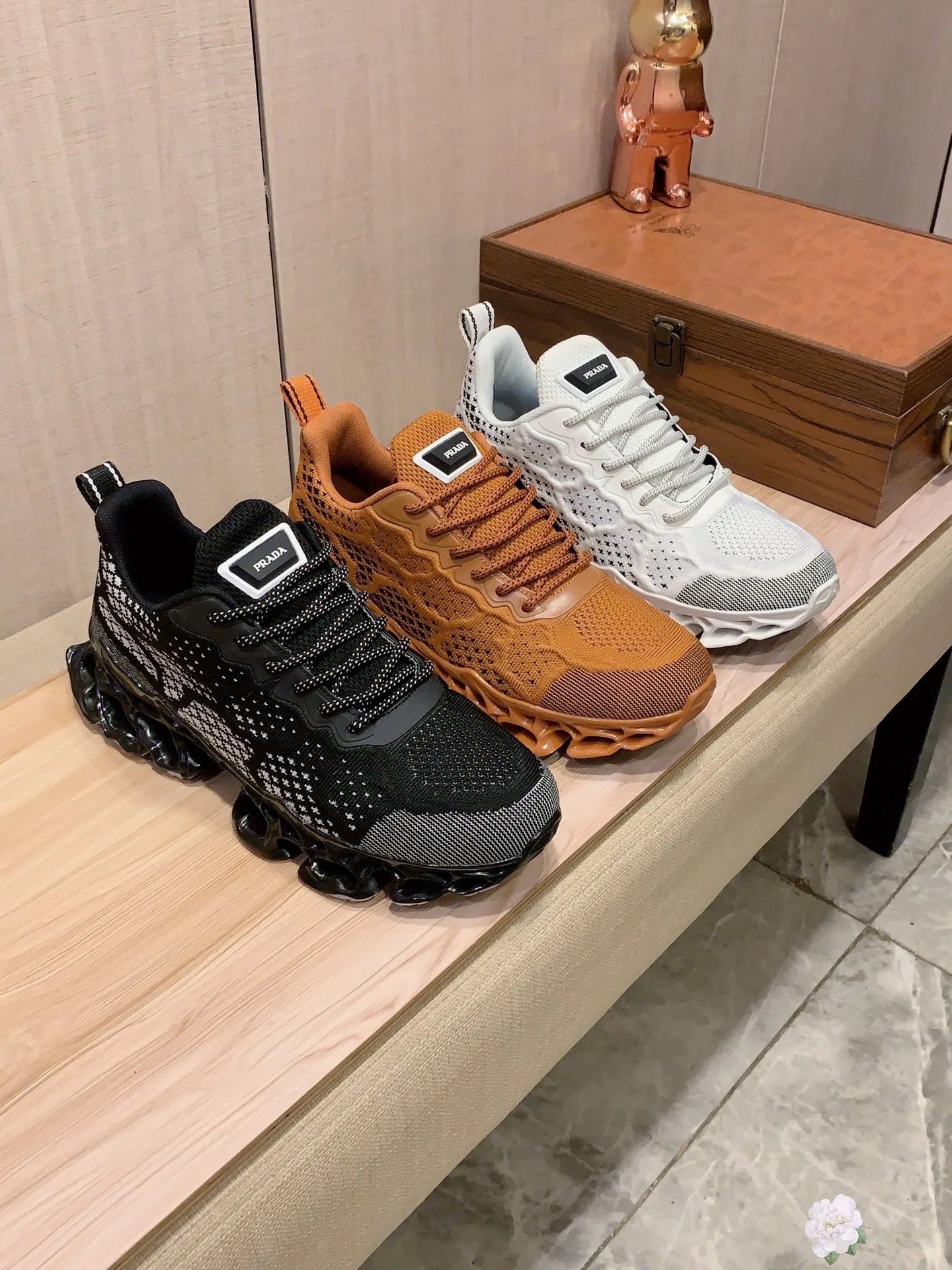 Men's men's shoes💰460💰💰🎩🎩[Lightning][Lightning] "PRADA*" The latest and most popular casual shoes, top brand [seduce] luxury ~ purchasing agency, top ~ quality. [Strong] The upper is made of imported breathable fly weave material ➕ breathable sheepskin feet (•) with fine workmanship. The original stylish and stylish soft rubber wear-resistant and non-slip outsole is light and comfortable on the feet. The real thing looks better when photographed. 004: Size: 38-44, 3️⃣ colors selected